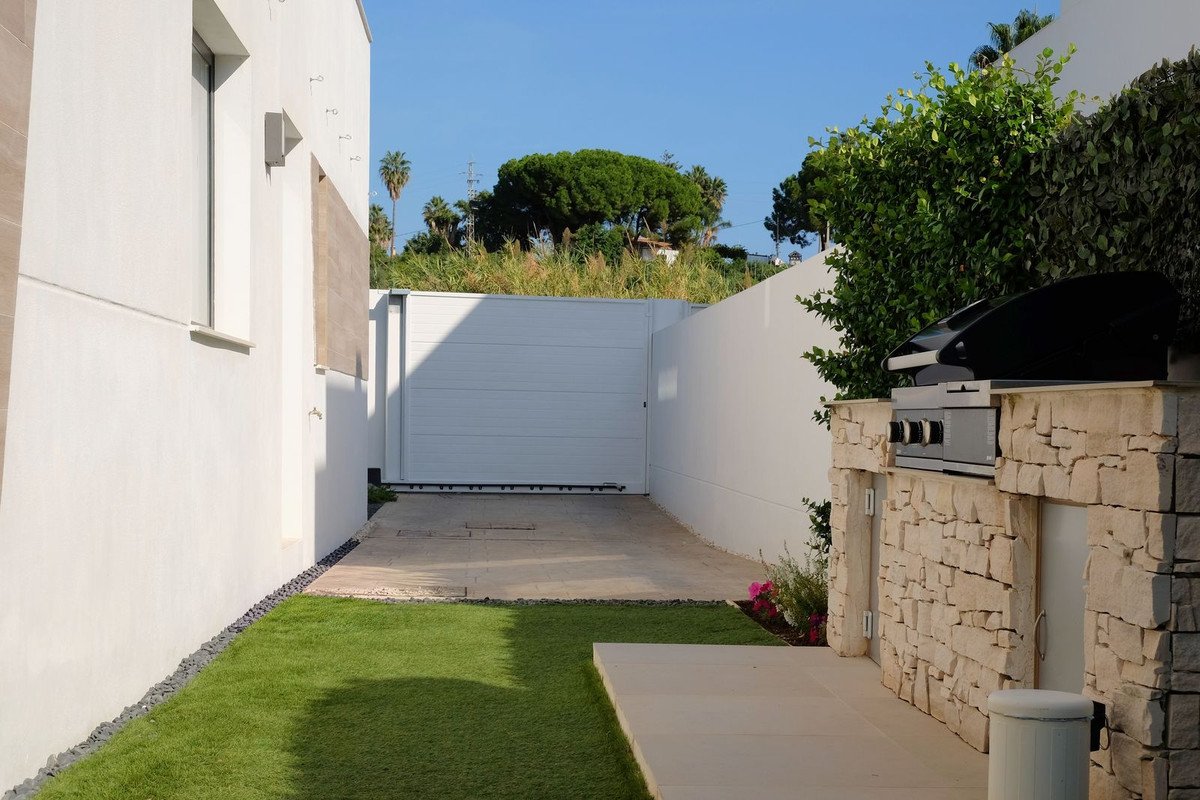 3 Bed Semi-Detached House in Selwo