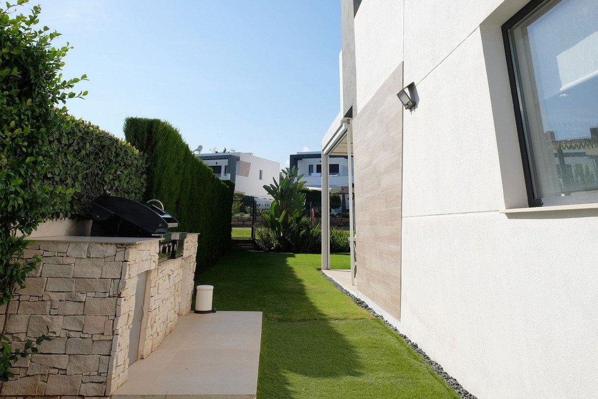 3 Bed Semi-Detached House in Selwo