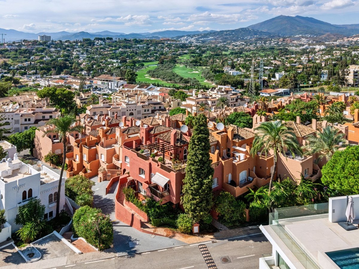 3 Bed Townhouse in Nueva Andalucía