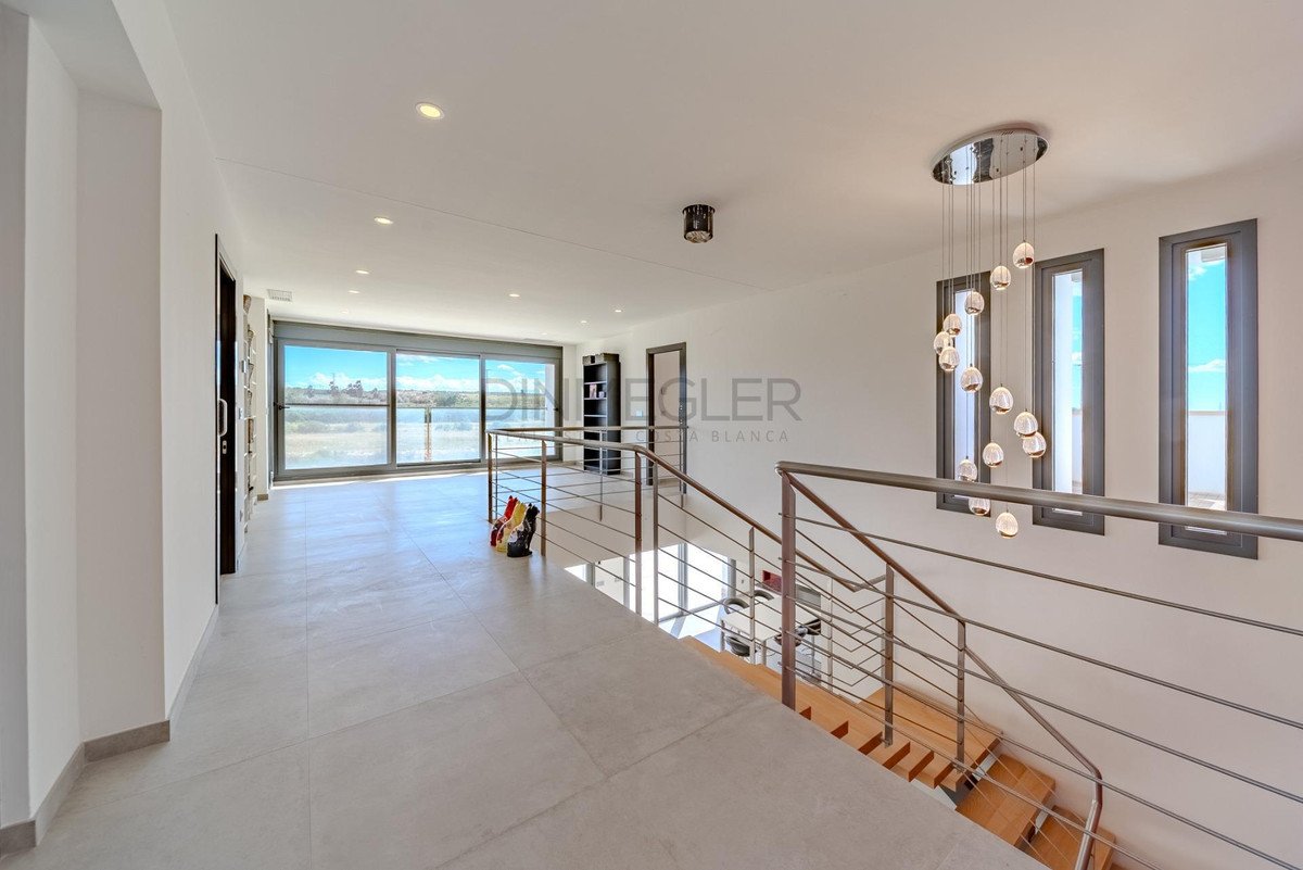 5 Bed Detached Villa in La Marina