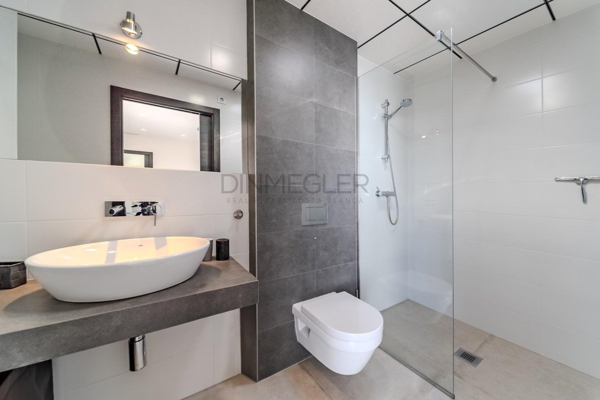 5 Bed Detached Villa in La Marina