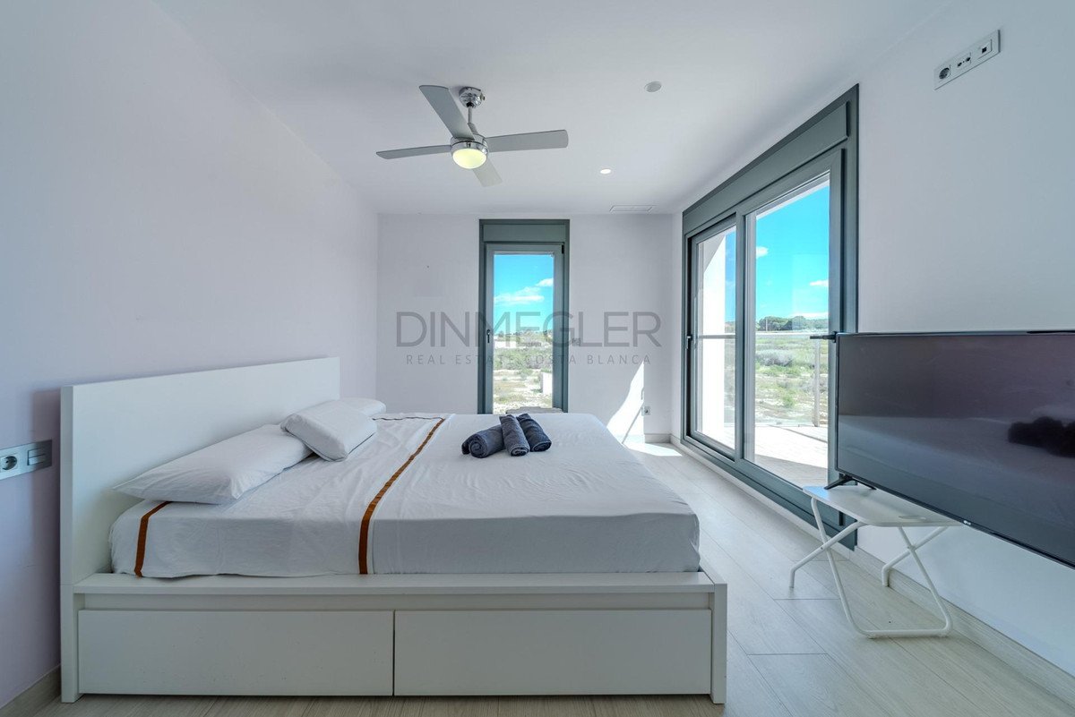5 Bed Detached Villa in La Marina