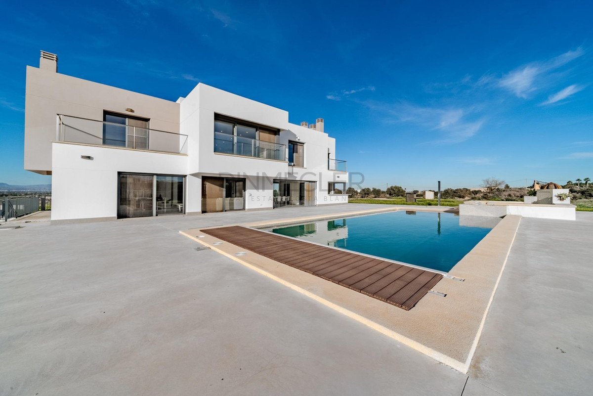 5 Bed Detached Villa in La Marina