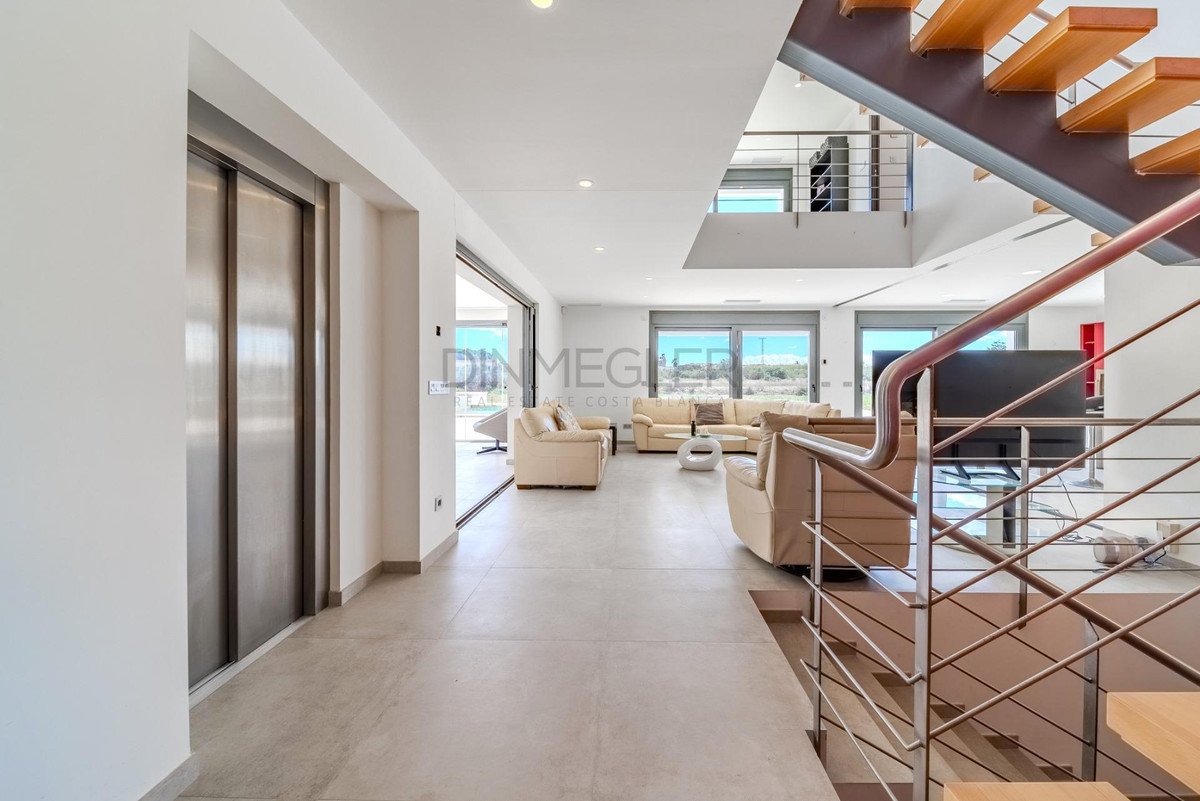 5 Bed Detached Villa in La Marina