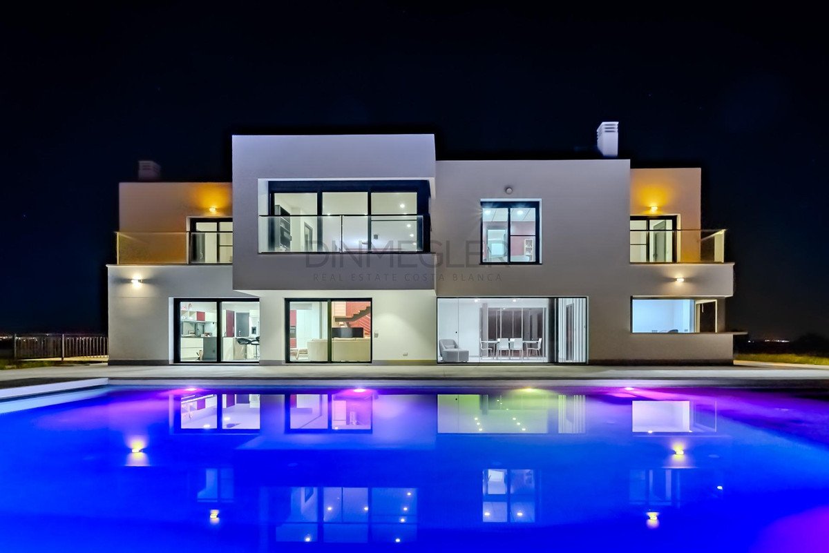 5 Bed Detached Villa in La Marina