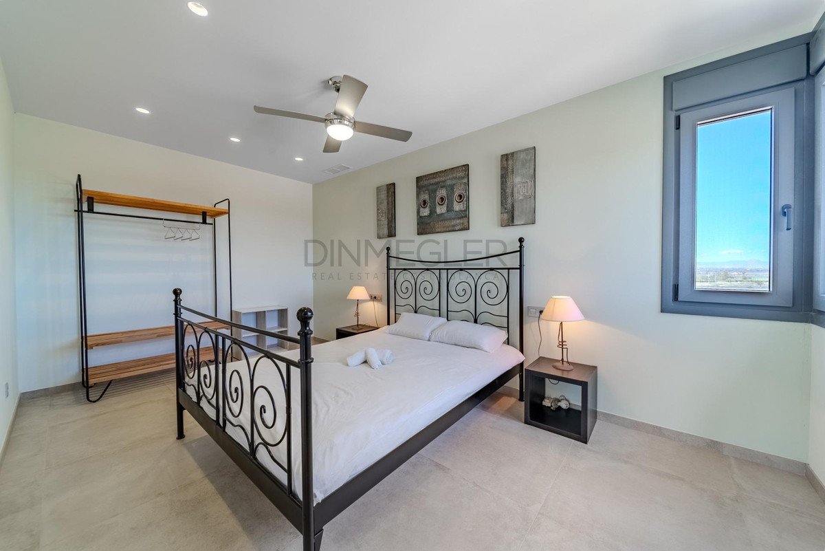 5 Bed Detached Villa in La Marina