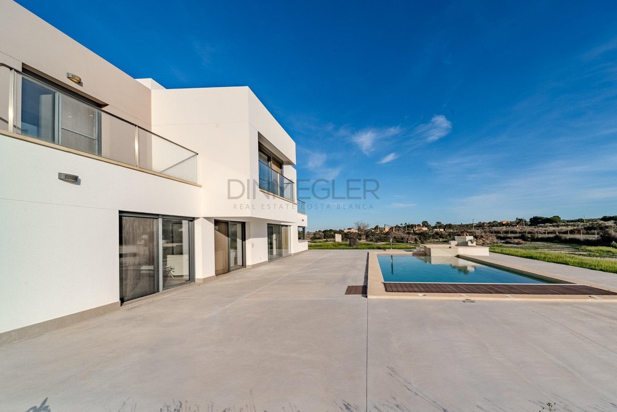 5 Bed Detached Villa in La Marina