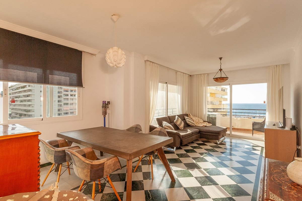 2 Bed Middle Floor Apartment in Marbella