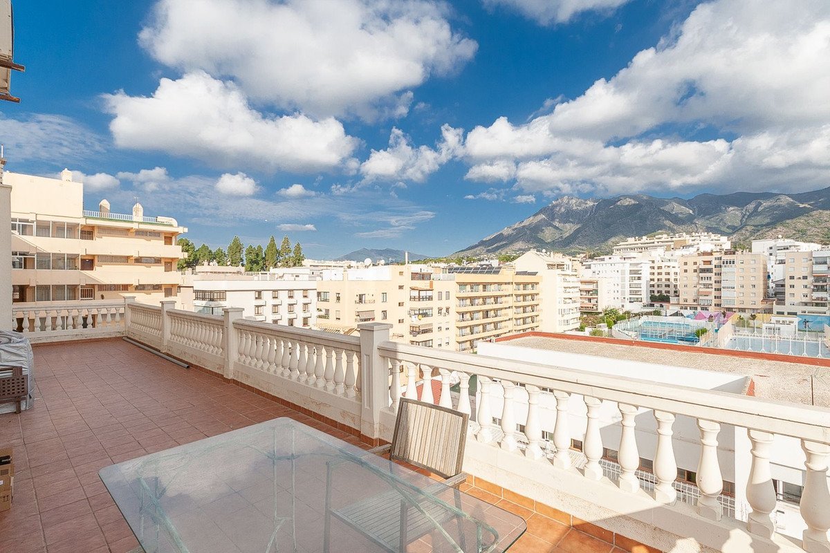 2 Bed Middle Floor Apartment in Marbella