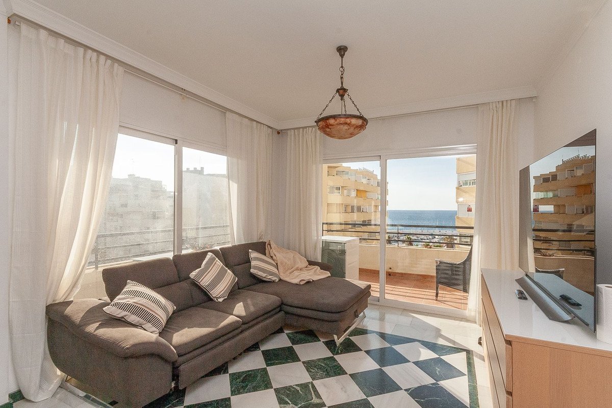 2 Bed Middle Floor Apartment in Marbella