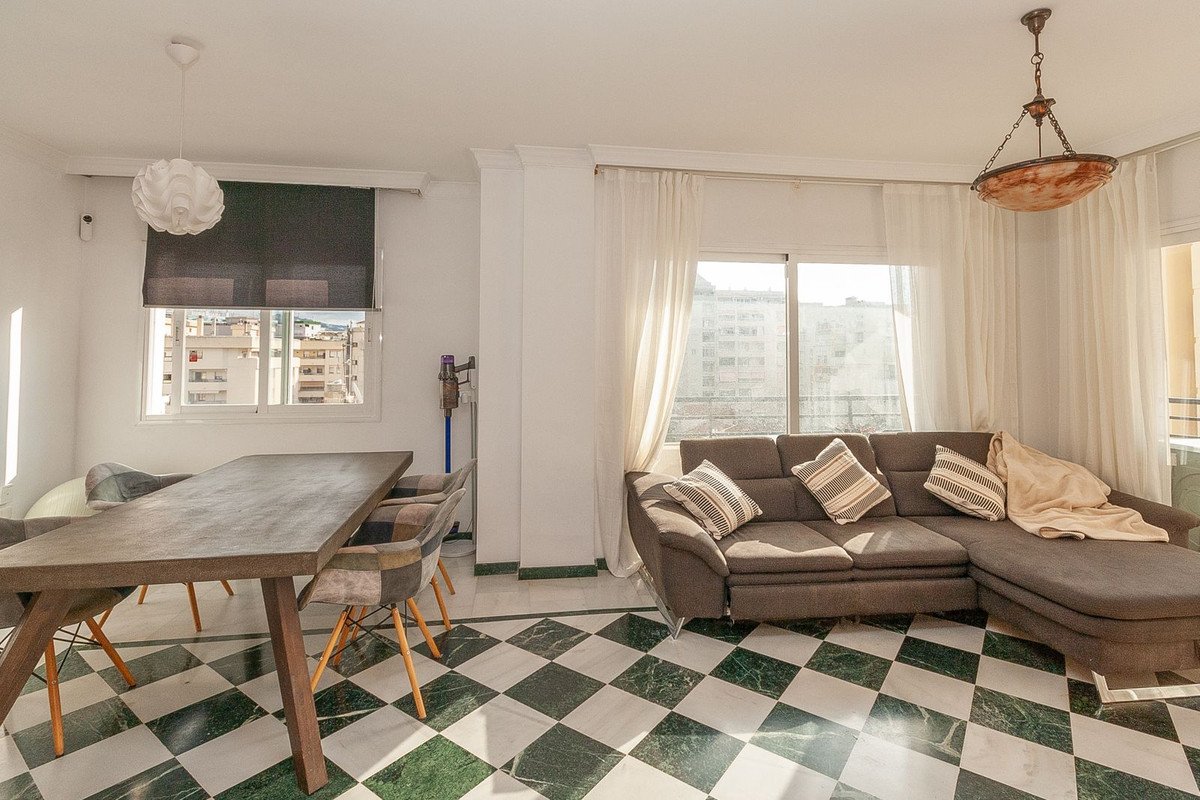 2 Bed Middle Floor Apartment in Marbella