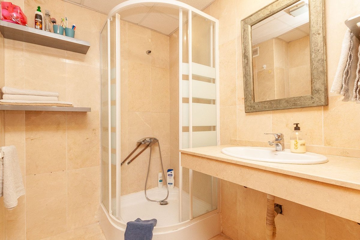 2 Bed Middle Floor Apartment in Marbella