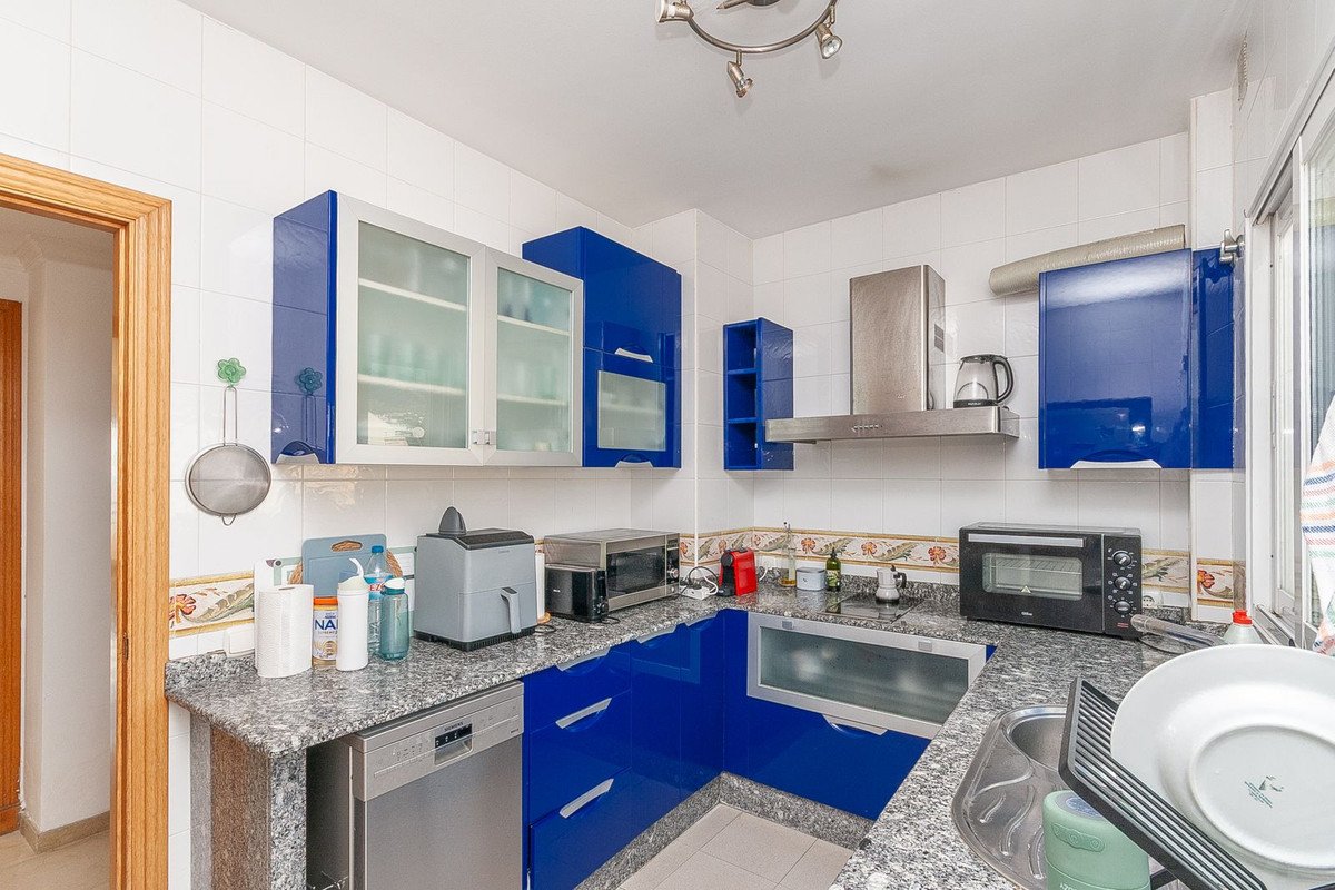 2 Bed Middle Floor Apartment in Marbella