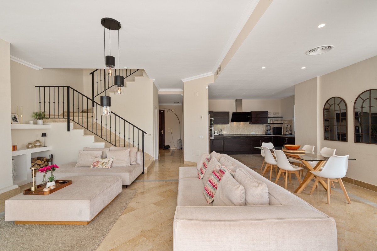 4 Bed Detached Villa in Marbella