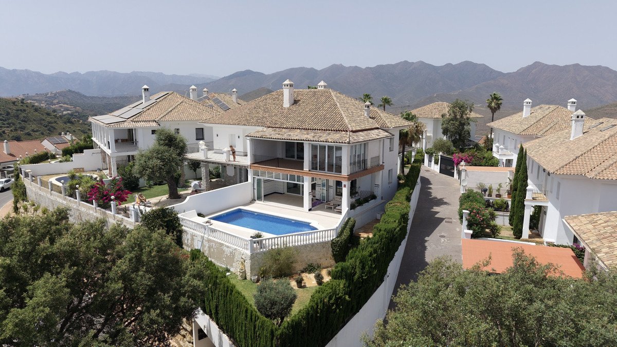4 Bed Detached Villa in Marbella