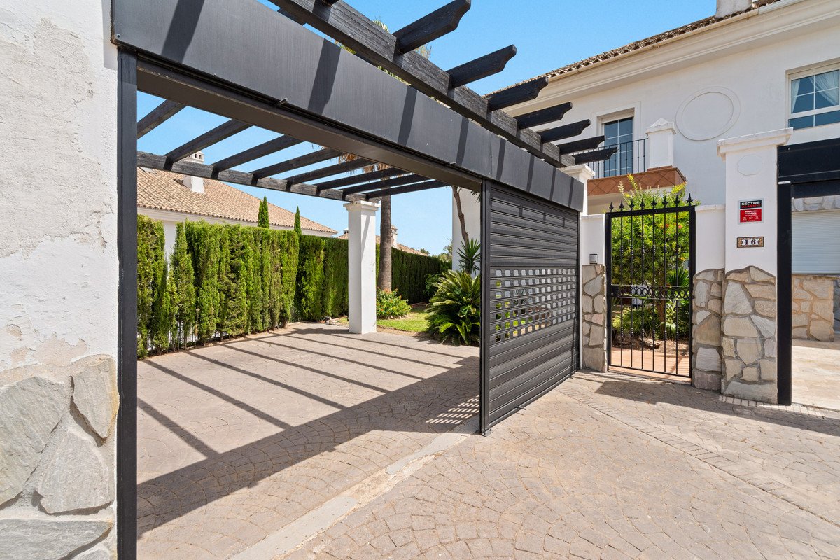 4 Bed Detached Villa in Marbella