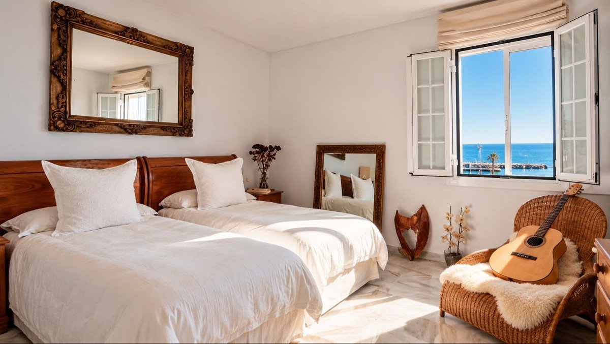 2 Bed Middle Floor Apartment in Puerto Banús