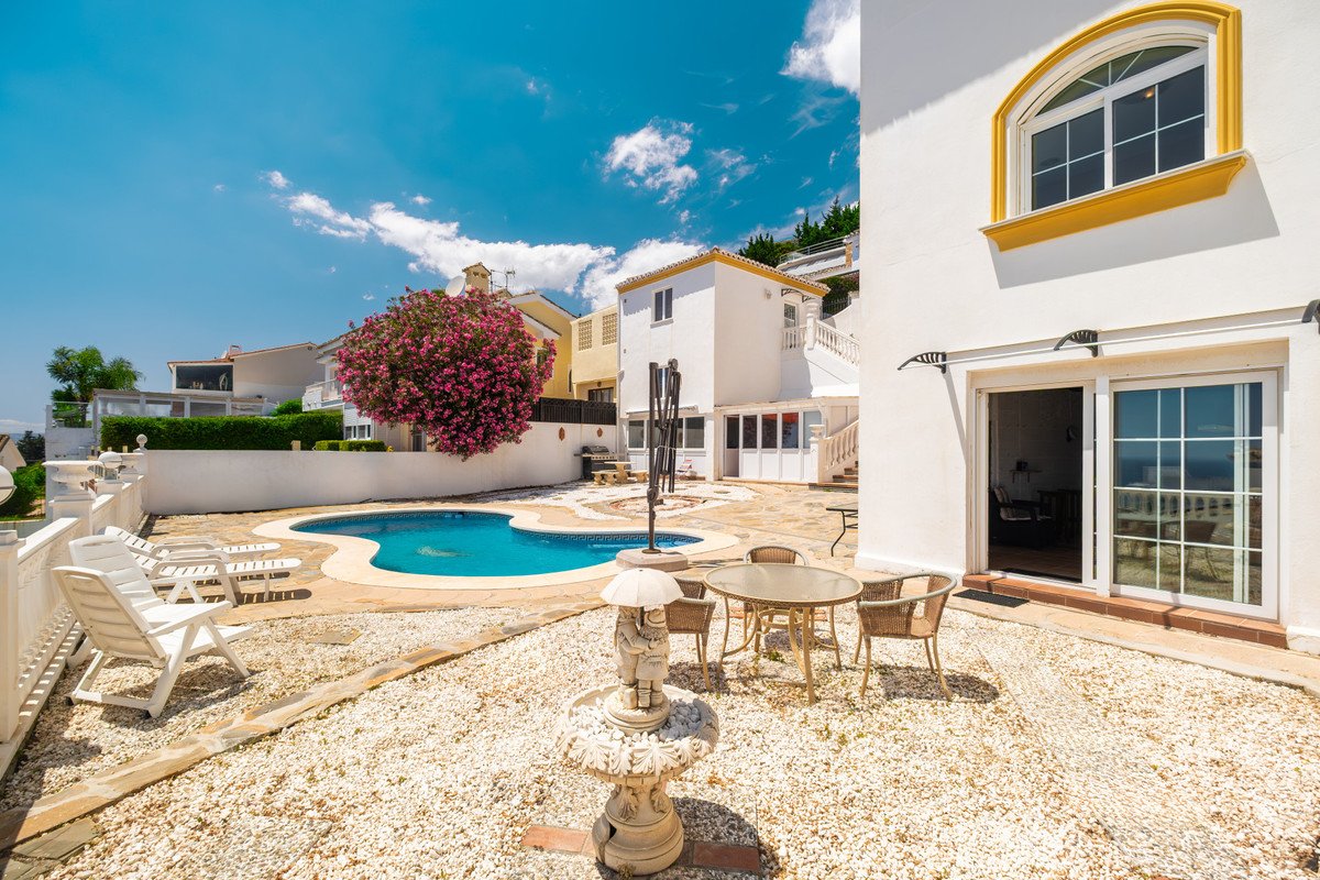 5 Bed Detached Villa in Benalmadena