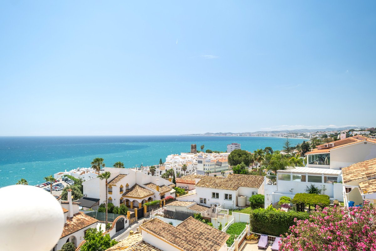 5 Bed Detached Villa in Benalmadena