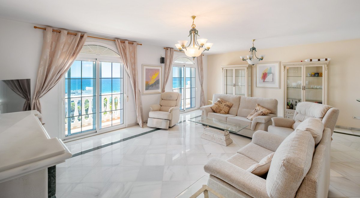 5 Bed Detached Villa in Benalmadena