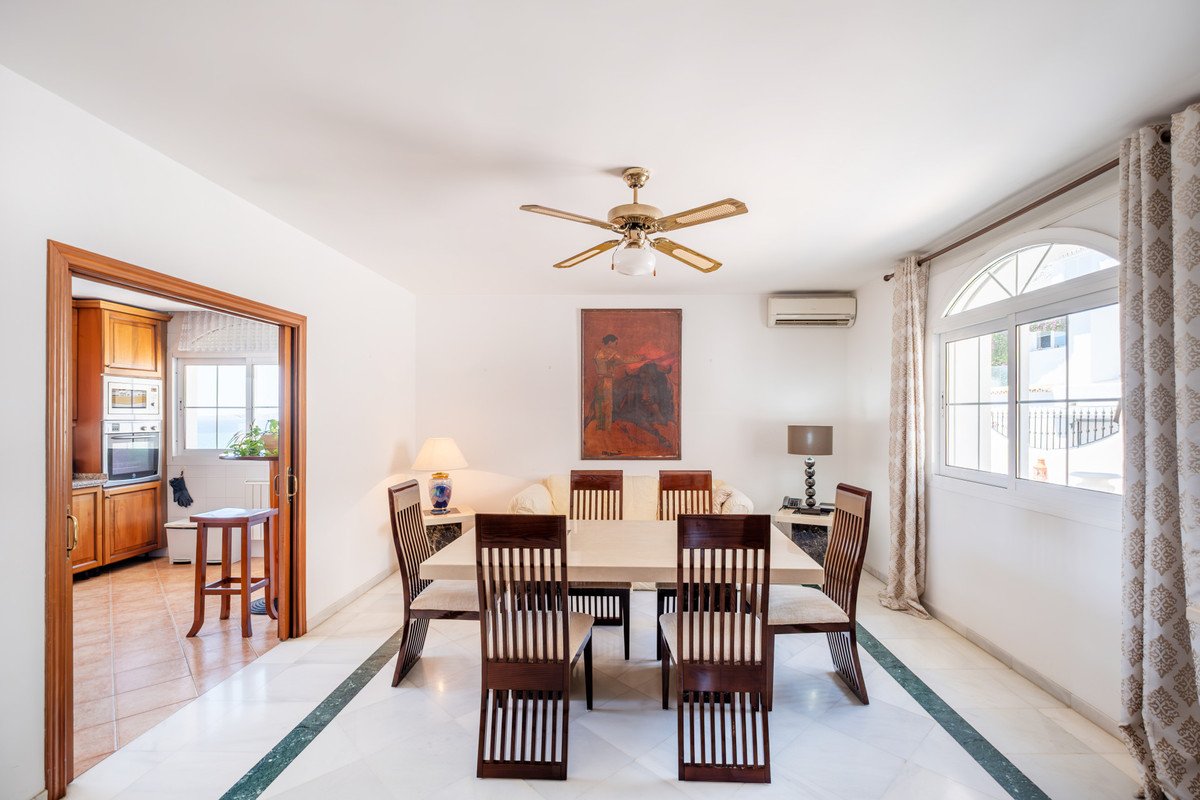 5 Bed Detached Villa in Benalmadena