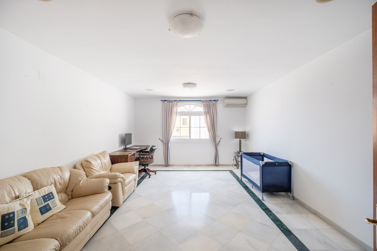 5 Bed Detached Villa in Benalmadena