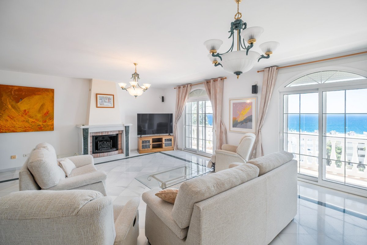 5 Bed Detached Villa in Benalmadena