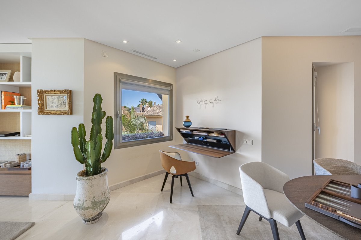 2 Bed Penthouse in The Golden Mile