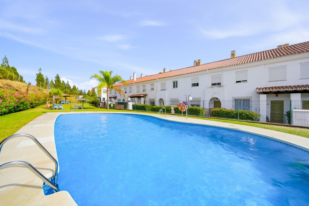 2 Bed Townhouse in El Chaparral