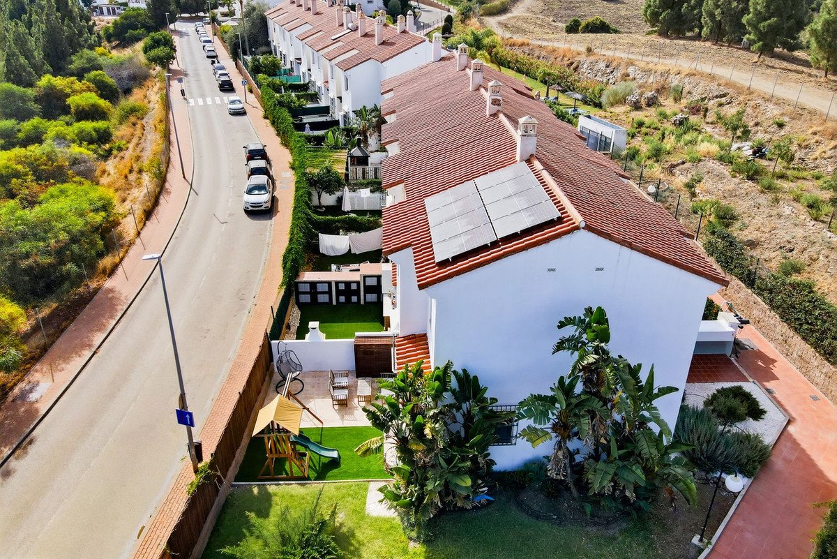 2 Bed Townhouse in El Chaparral
