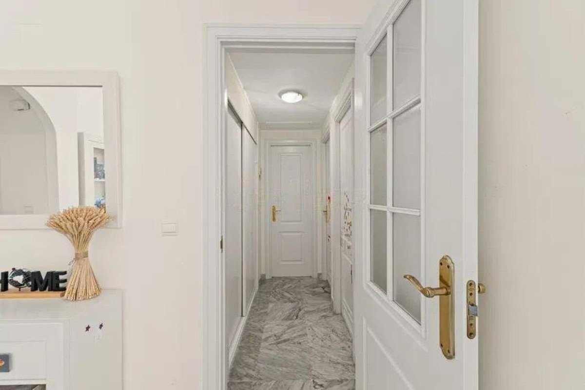 2 Bed Top Floor Apartment in San Pedro de Alcántara