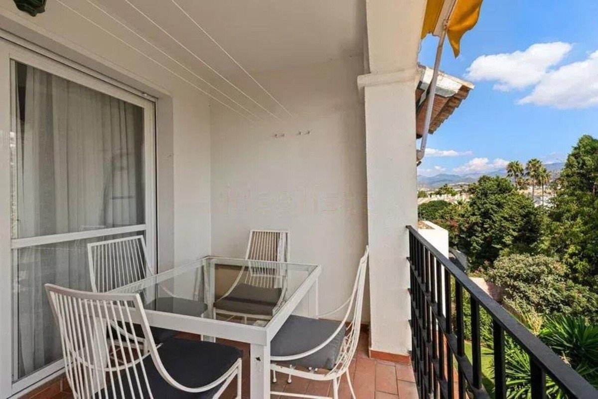 2 Bed Top Floor Apartment in San Pedro de Alcántara