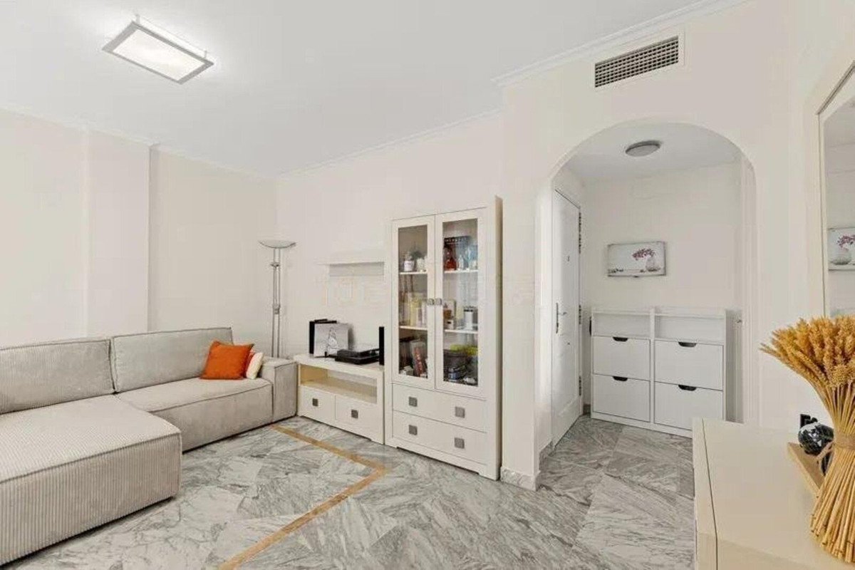 2 Bed Top Floor Apartment in San Pedro de Alcántara