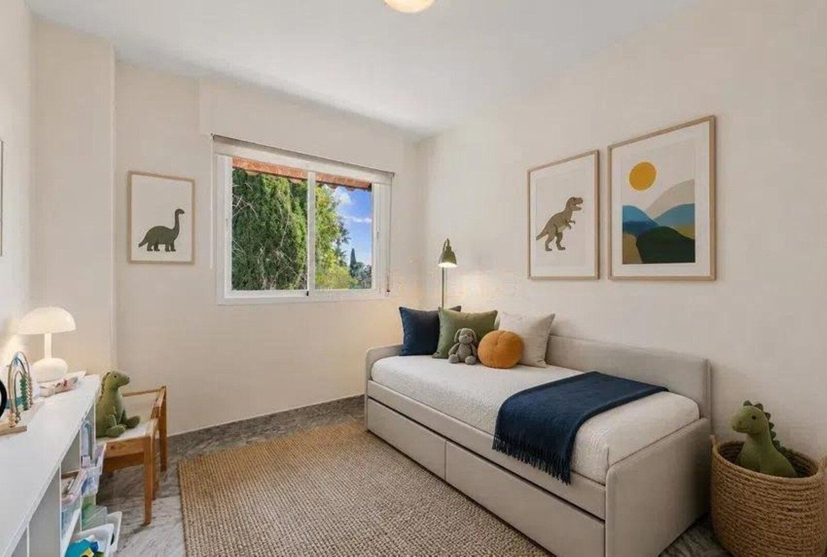 2 Bed Top Floor Apartment in San Pedro de Alcántara
