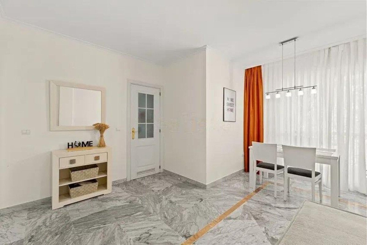 2 Bed Top Floor Apartment in San Pedro de Alcántara