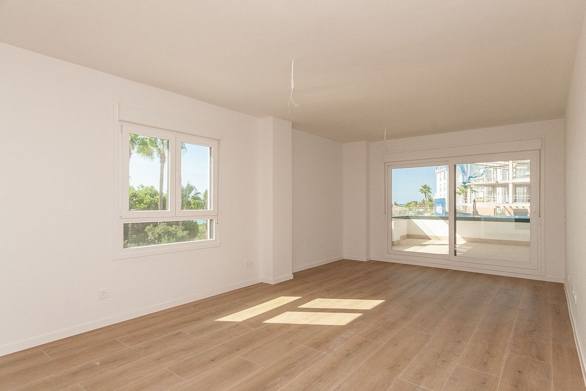 4 Bed Middle Floor Apartment in El Chaparral