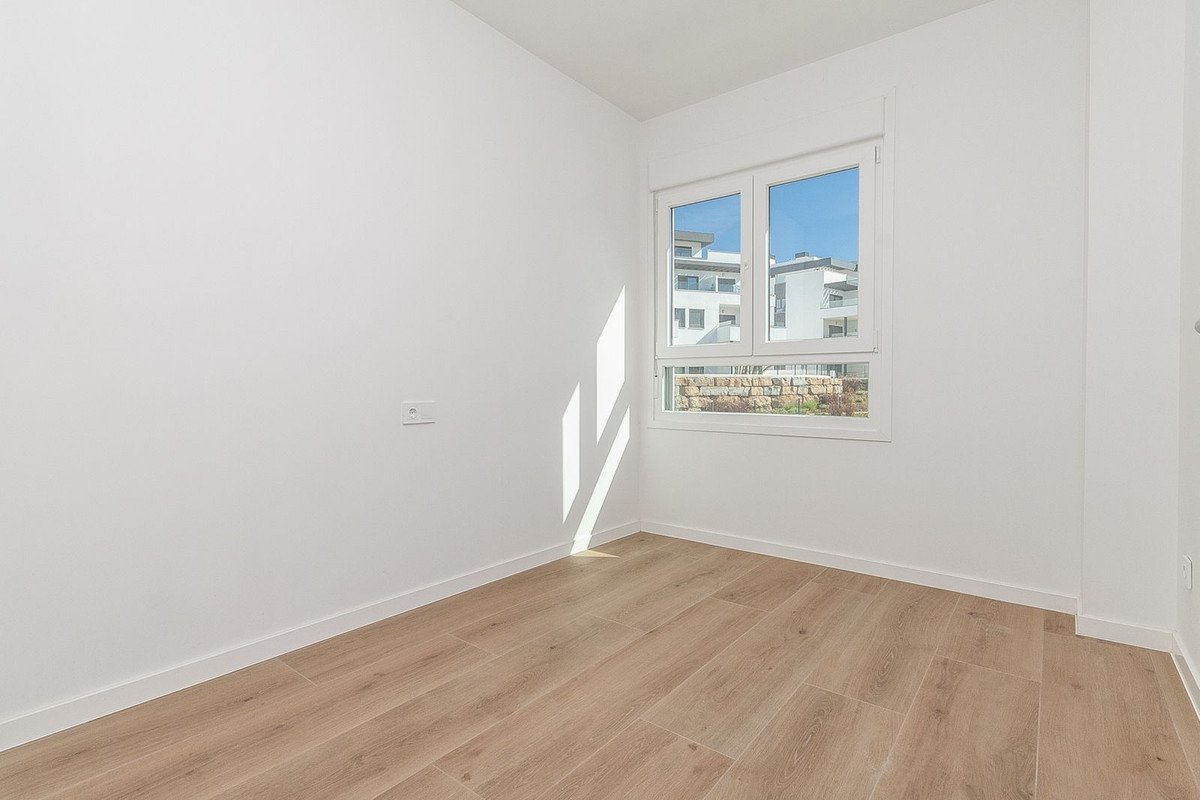 4 Bed Middle Floor Apartment in El Chaparral