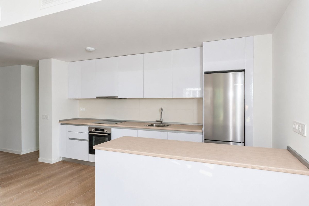4 Bed Middle Floor Apartment in El Chaparral