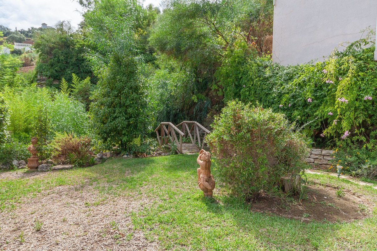 6 Bed Detached Villa in La Mairena