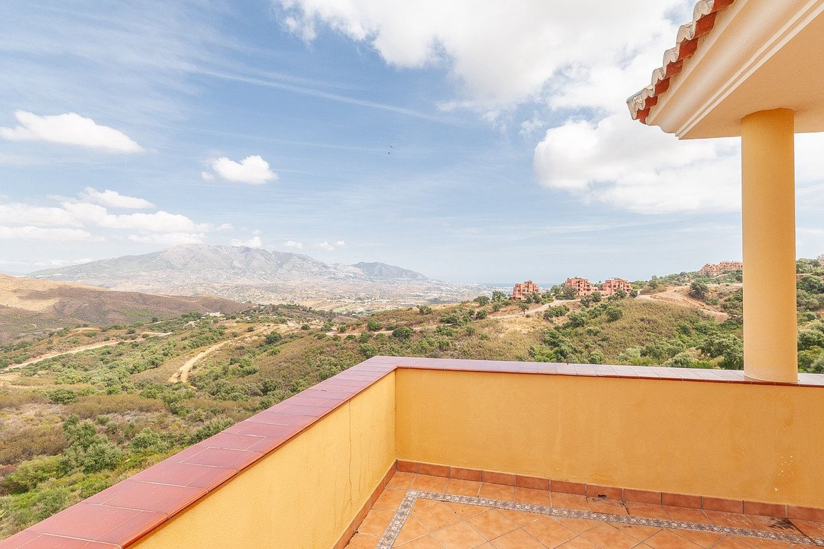 6 Bed Detached Villa in La Mairena