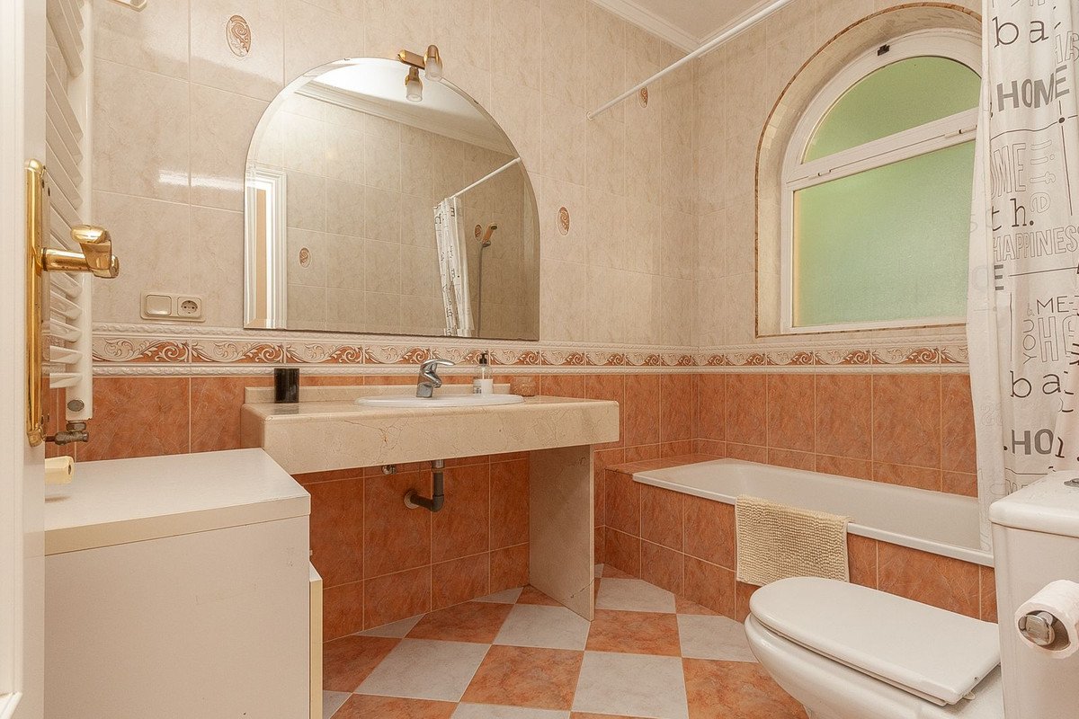 6 Bed Detached Villa in La Mairena