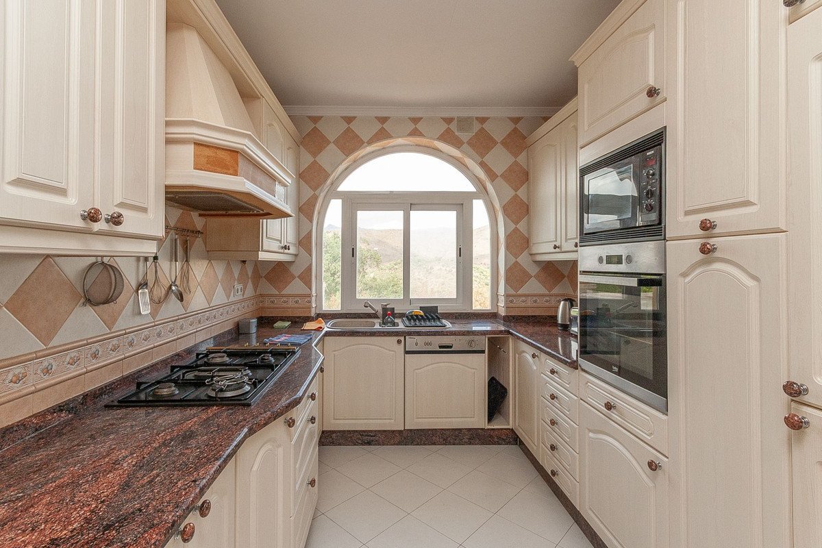 6 Bed Detached Villa in La Mairena