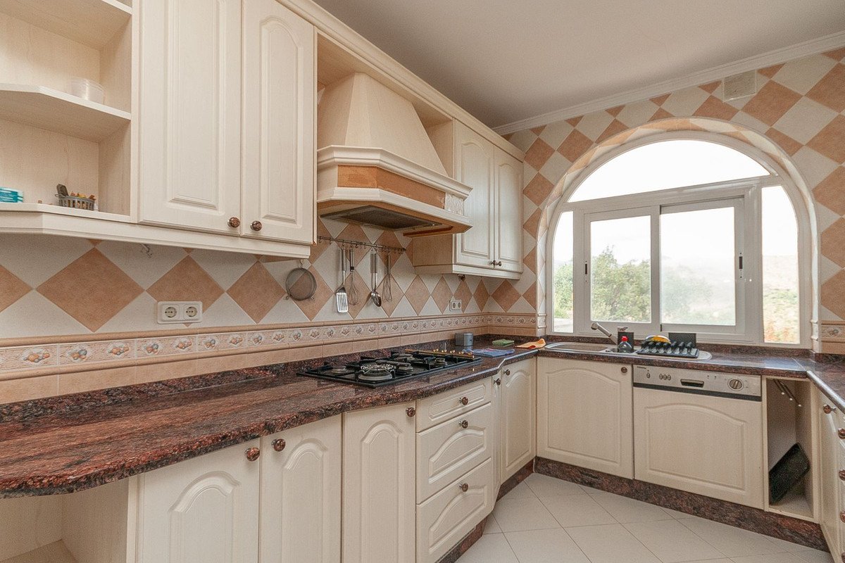 6 Bed Detached Villa in La Mairena