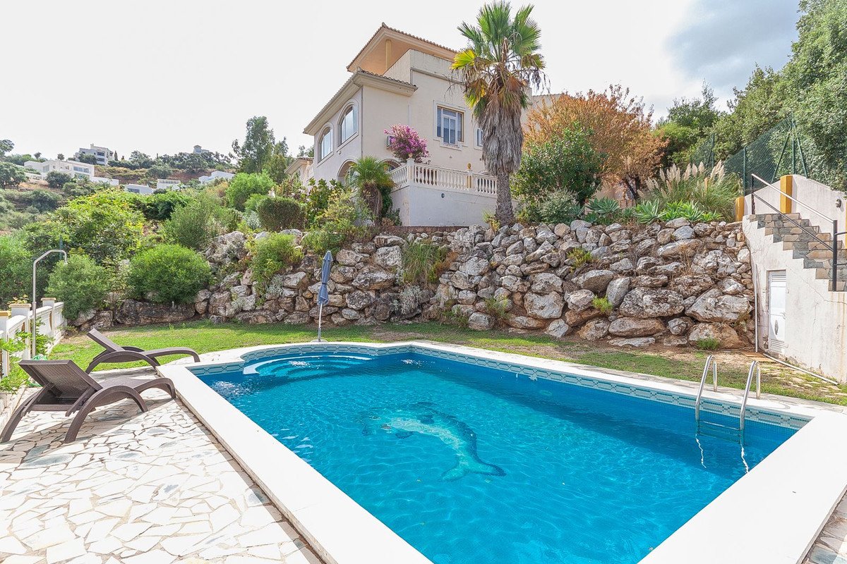 6 Bed Detached Villa in La Mairena