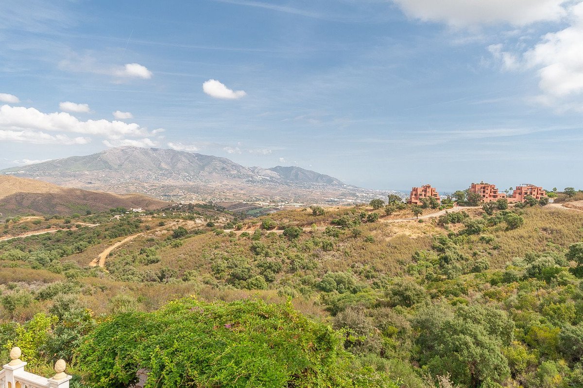 6 Bed Detached Villa in La Mairena