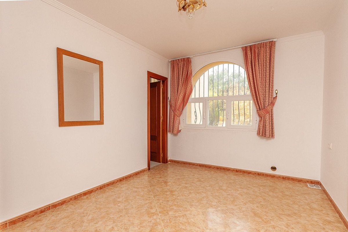 6 Bed Detached Villa in La Mairena