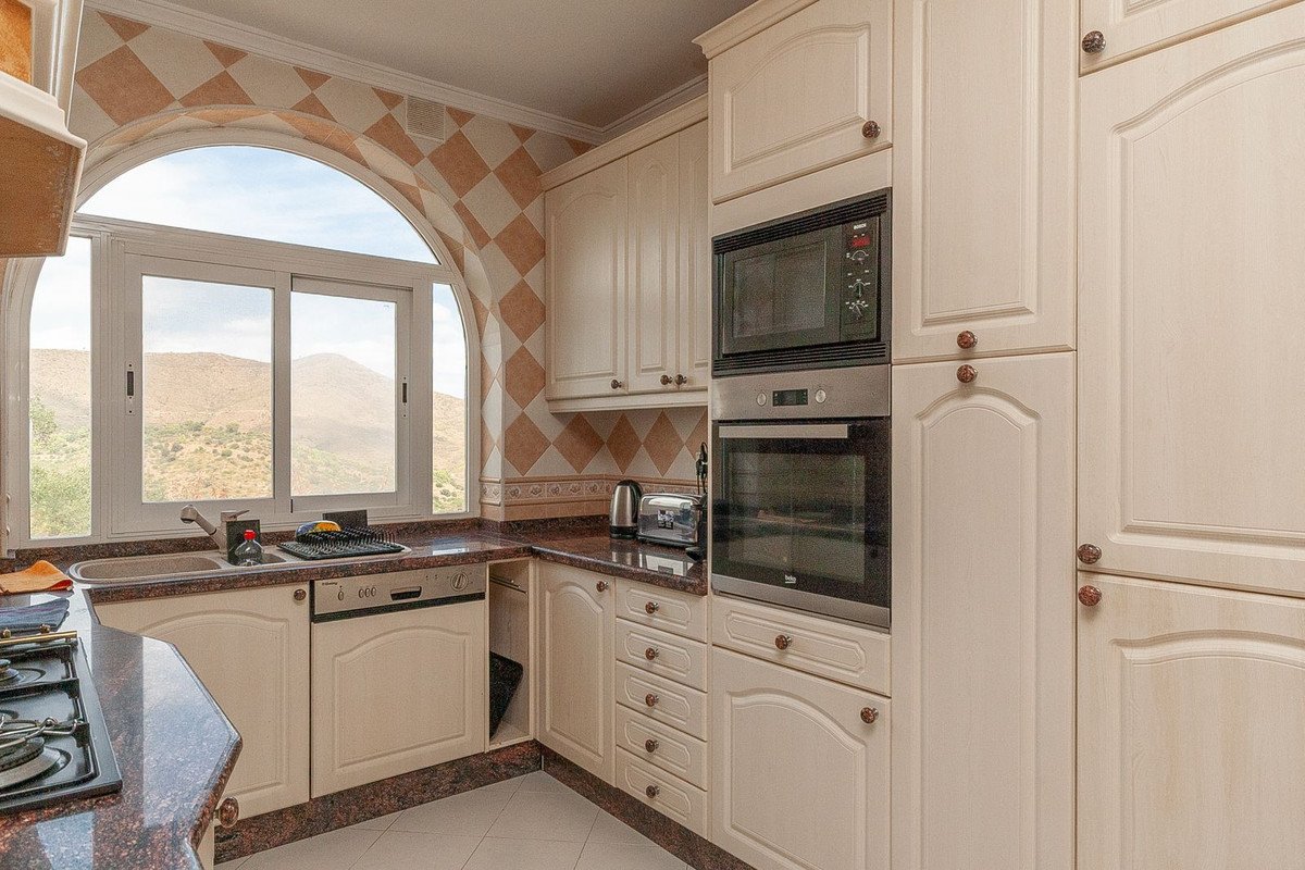 6 Bed Detached Villa in La Mairena
