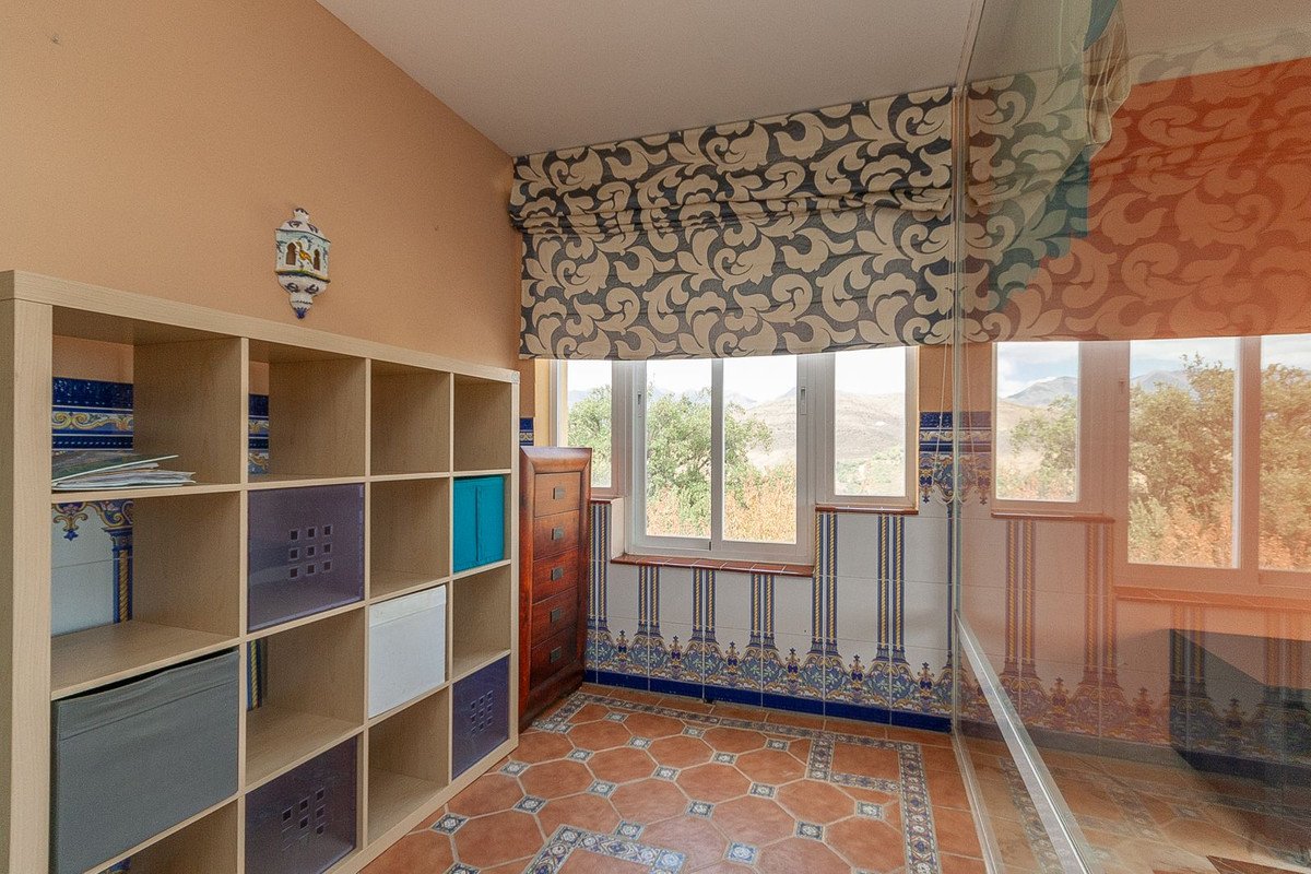 6 Bed Detached Villa in La Mairena