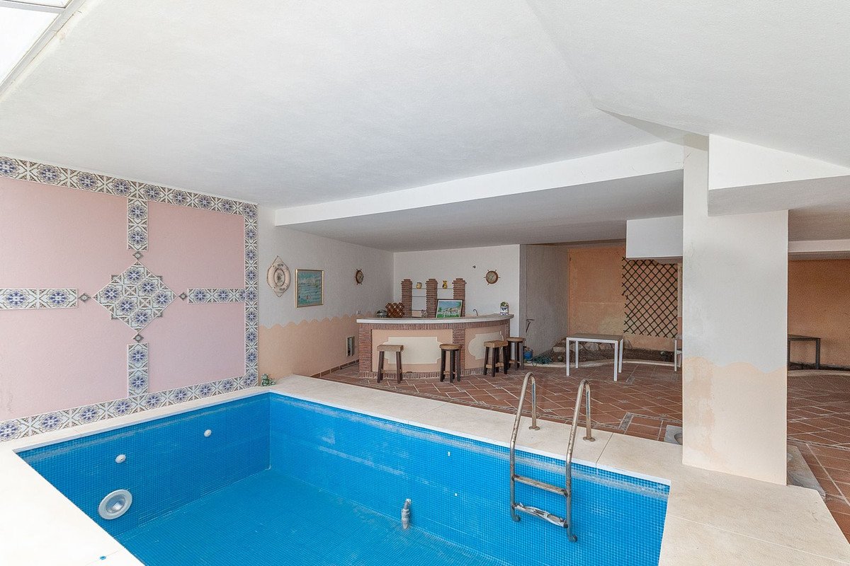 6 Bed Detached Villa in La Mairena