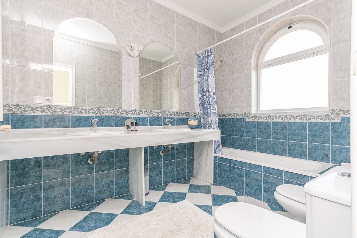6 Bed Detached Villa in La Mairena